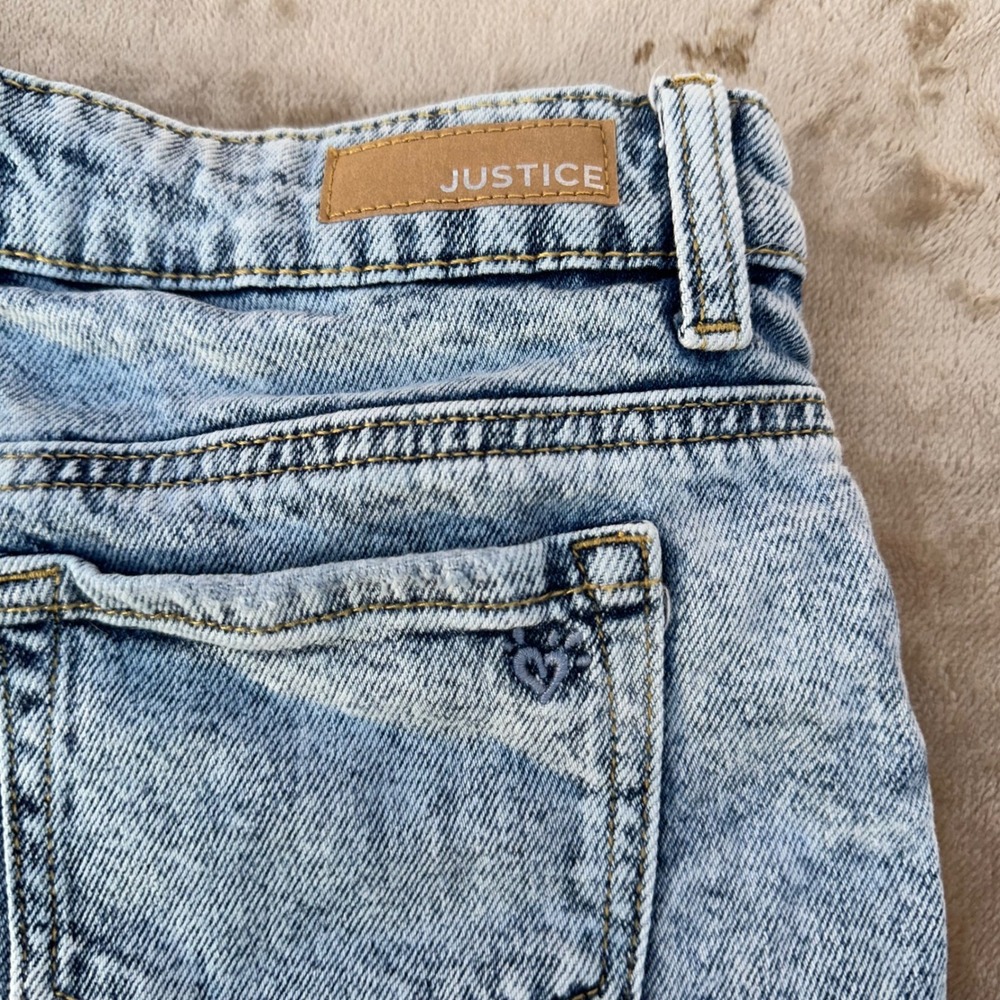 Justice Denim Shorts Girls Size 12 Light Blue Acid Wash Distressed Excellent - Picture 4 of 7